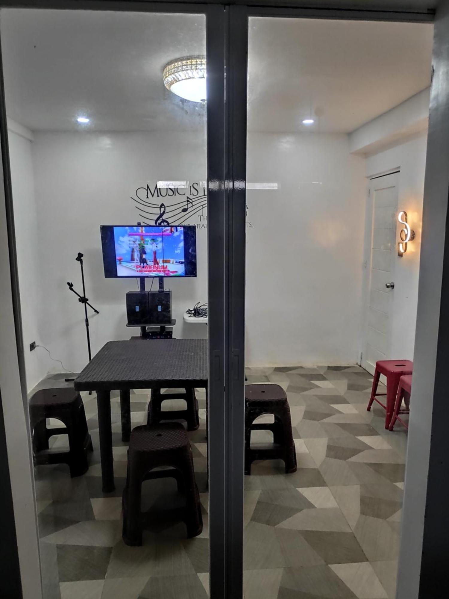 Tagaytay Staycation By Naya And Darla W Free Swimming Pool, Wifi & Netflix Tagaytay City Esterno foto