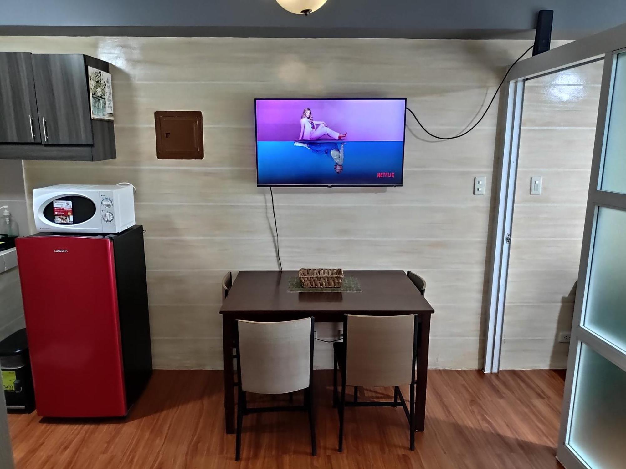 Tagaytay Staycation By Naya And Darla W Free Swimming Pool, Wifi & Netflix Tagaytay City Esterno foto