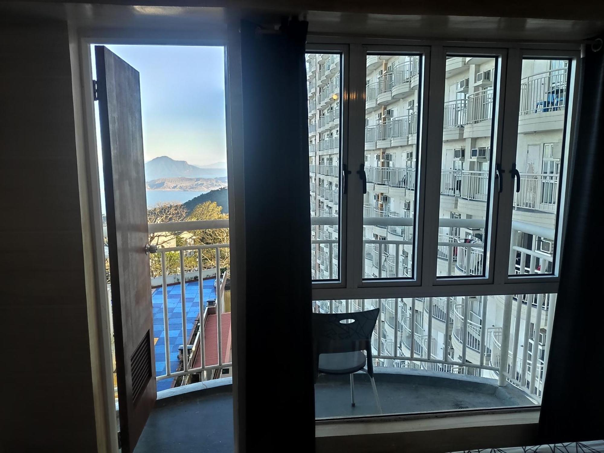 Tagaytay Staycation By Naya And Darla W Free Swimming Pool, Wifi & Netflix Tagaytay City Esterno foto