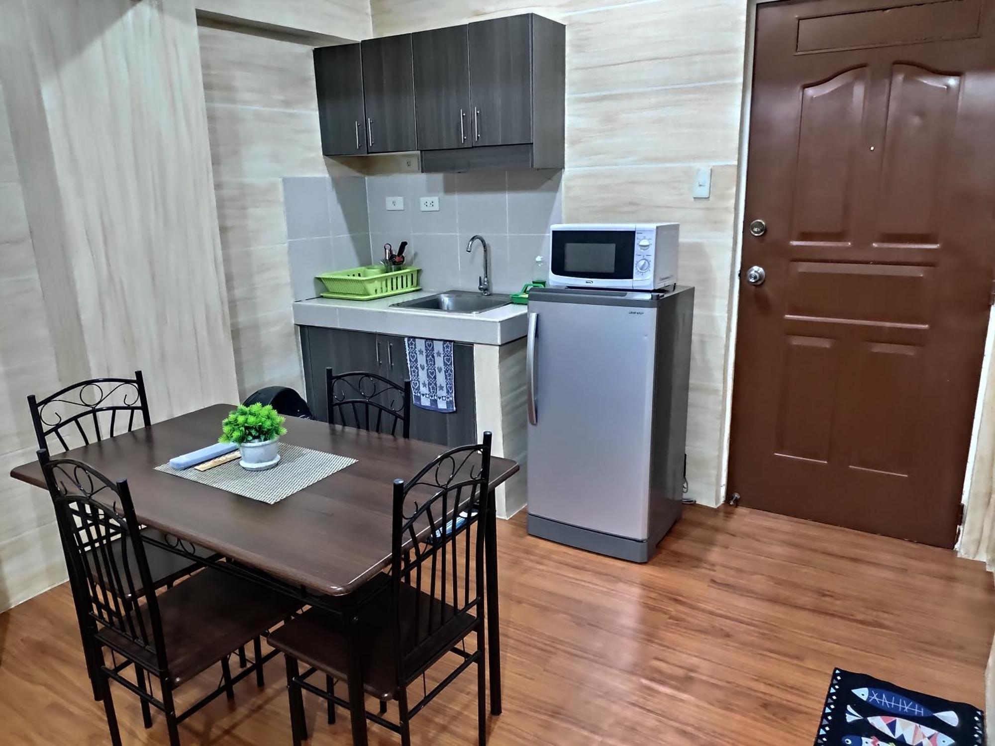 Tagaytay Staycation By Naya And Darla W Free Swimming Pool, Wifi & Netflix Tagaytay City Esterno foto