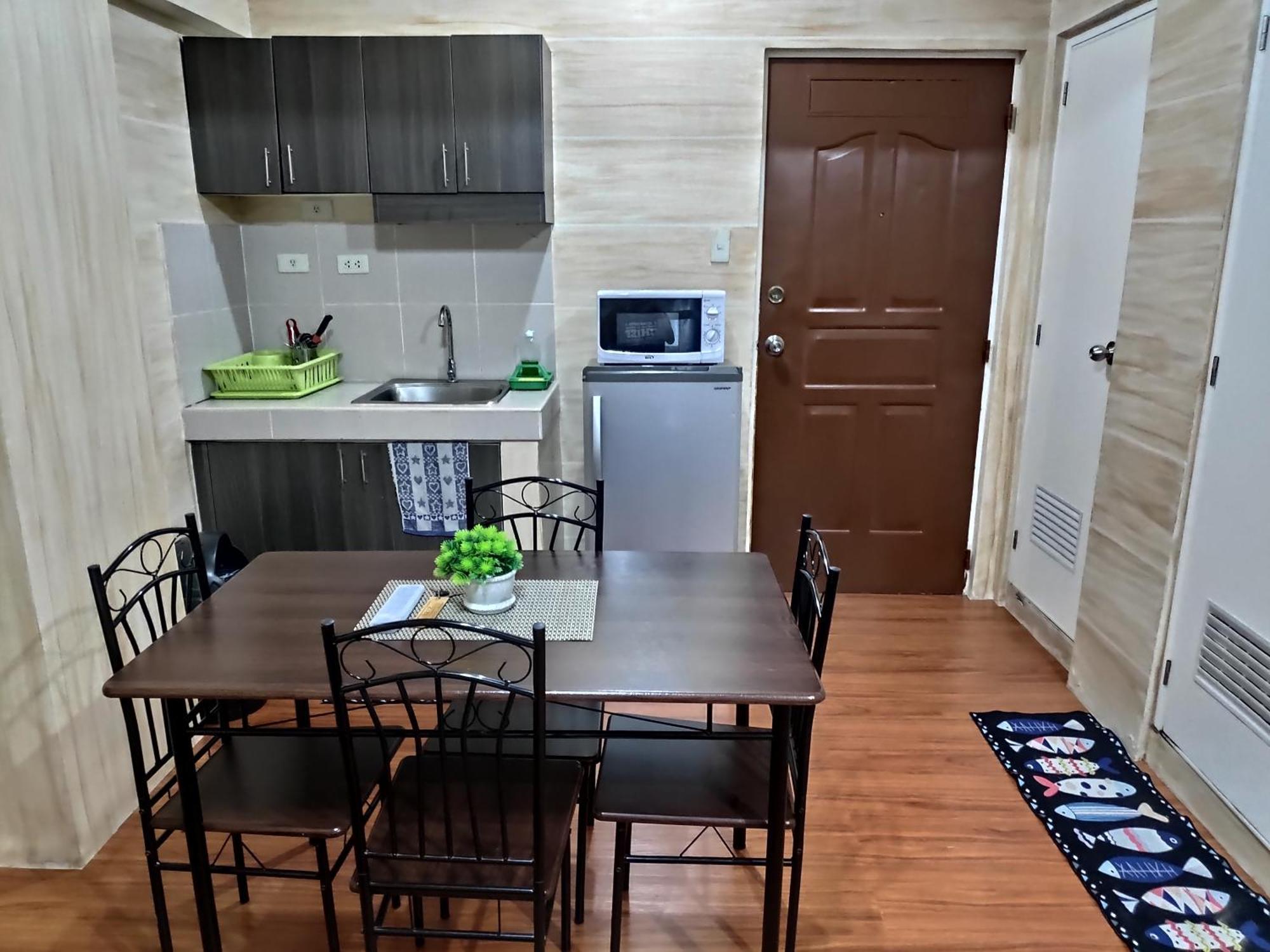 Tagaytay Staycation By Naya And Darla W Free Swimming Pool, Wifi & Netflix Tagaytay City Esterno foto