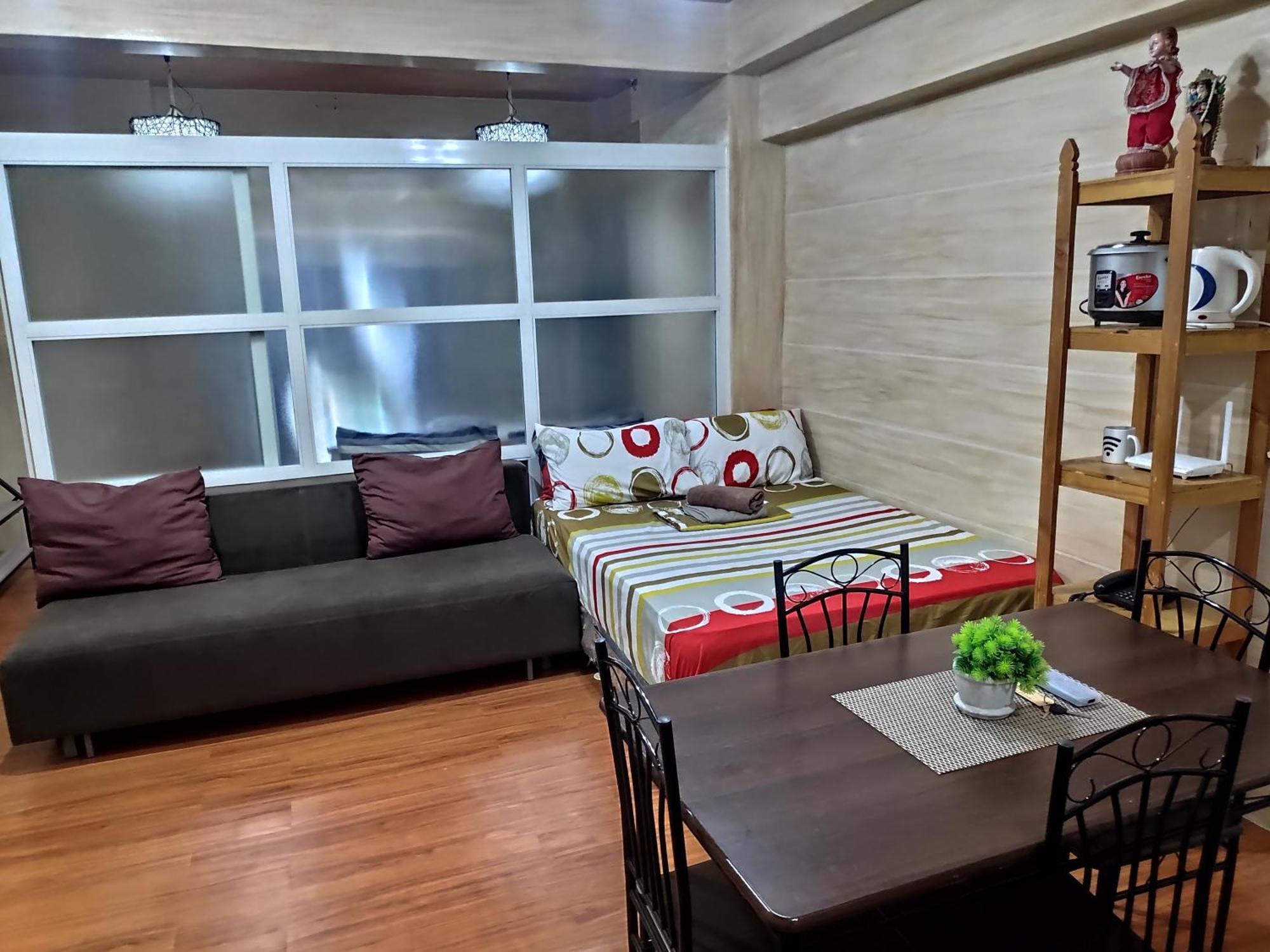 Tagaytay Staycation By Naya And Darla W Free Swimming Pool, Wifi & Netflix Tagaytay City Esterno foto