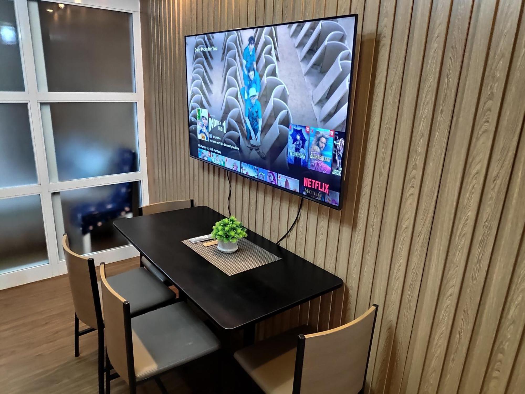 Tagaytay Staycation By Naya And Darla W Free Swimming Pool, Wifi & Netflix Tagaytay City Esterno foto