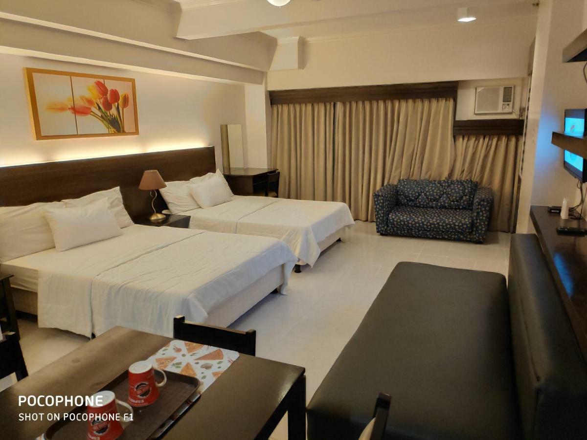 Tagaytay Staycation By Naya And Darla W Free Swimming Pool, Wifi & Netflix Tagaytay City Esterno foto